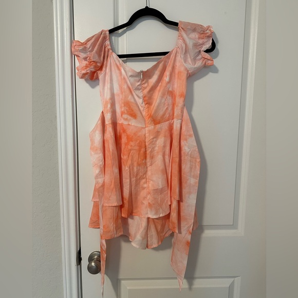 Pink and white romper - Picture 3 of 3